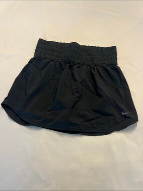Nike Black Performance Tennis Skort with Elastic Waistband, 2 pockets, Size Med